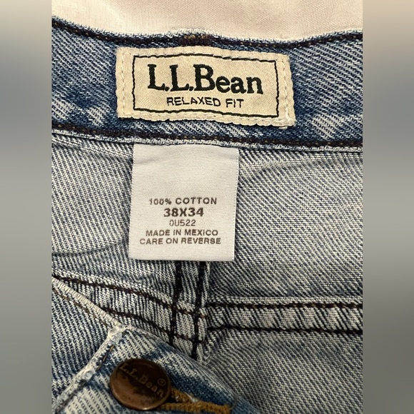 L.L. Bean Men’s Relaxed Fit Jeans Light Wash Blue  Denim Straight Leg Size 38x34 - Picture 7 of 8